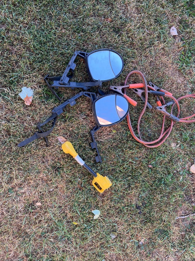 Mirrors, Plug, and Cables