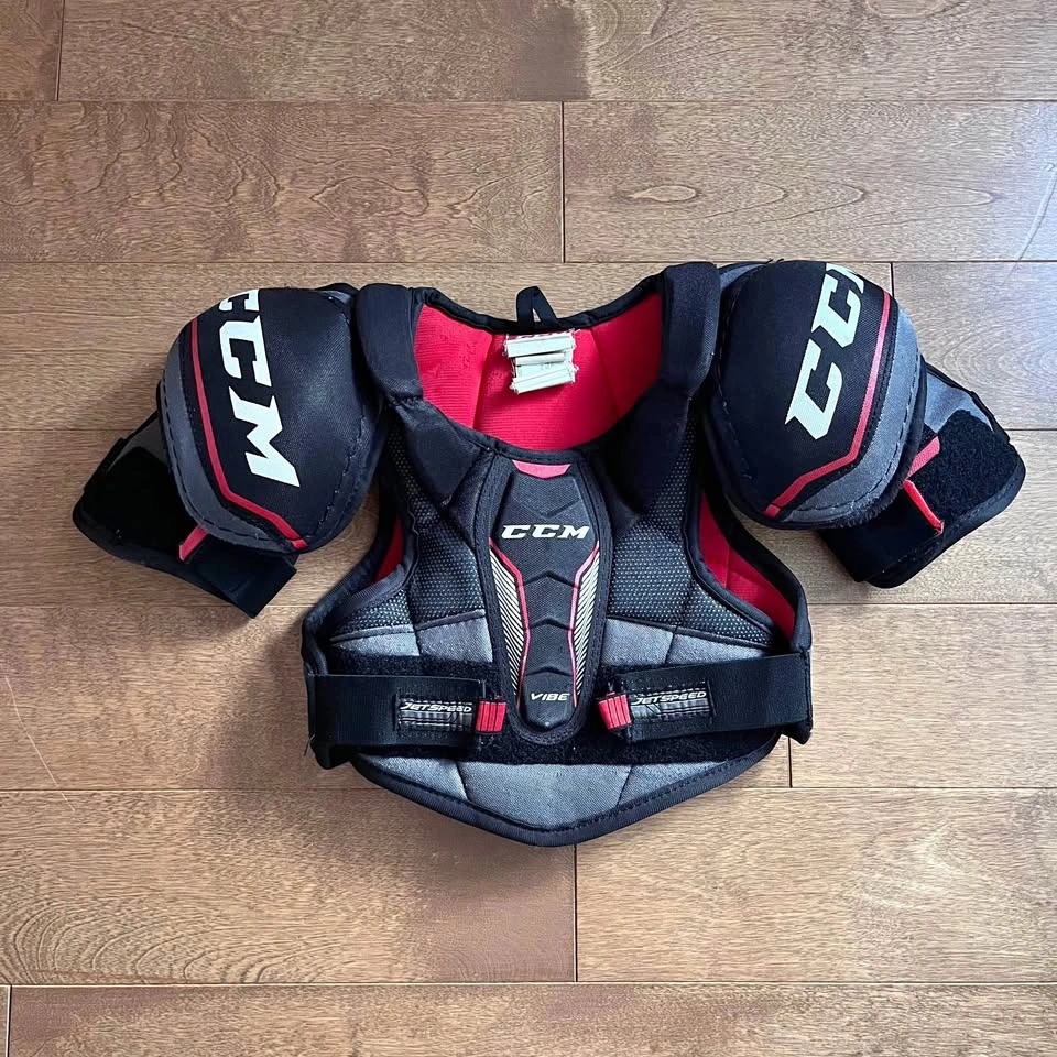 CCM Junior S shoulder pads hockey