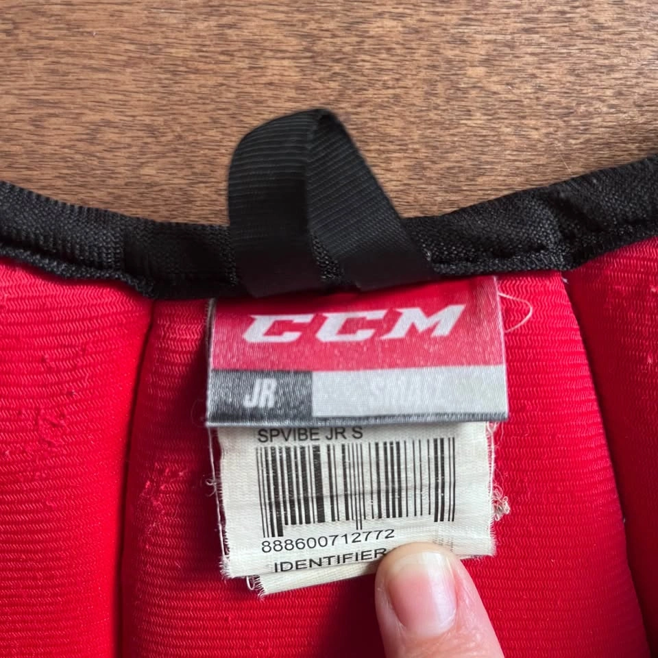 CCM Junior S shoulder pads hockey - photo 2
