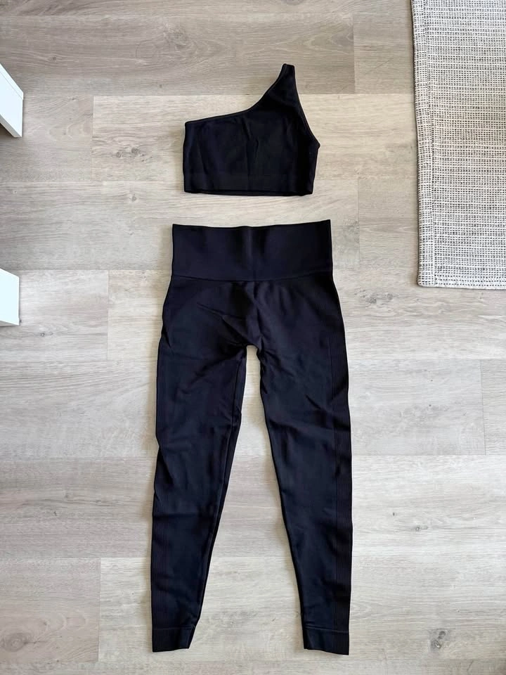 AMAZON Black Workout set