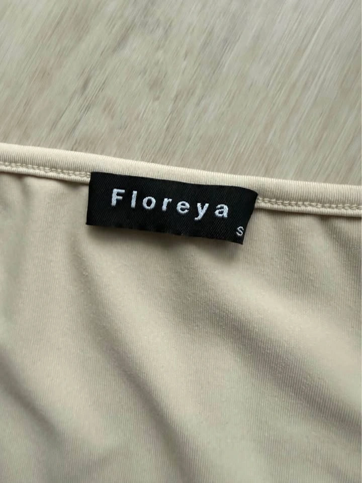 Beige Square Neck Long Sleeve - photo 3