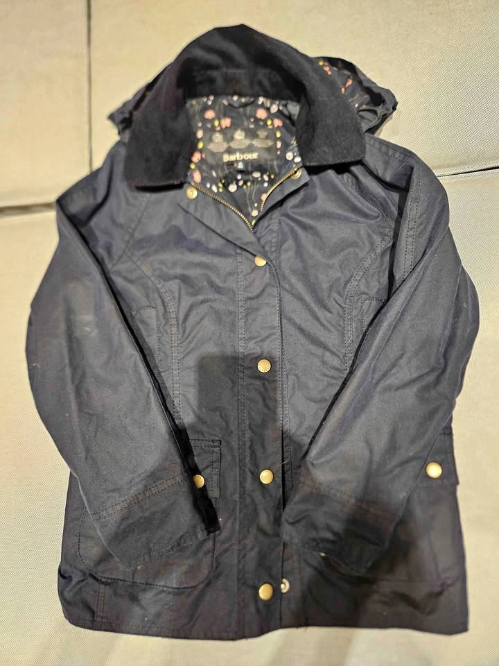 EUC Girls 8/9 Barbour Waxed Jacket