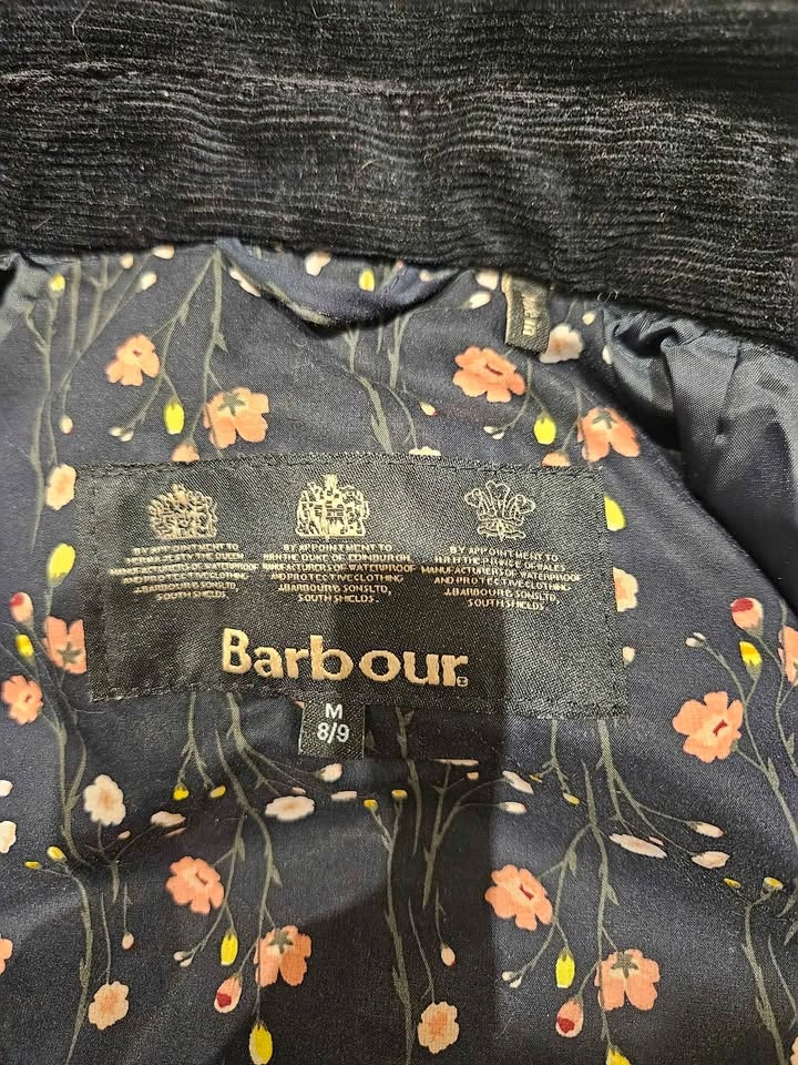 EUC Girls 8/9 Barbour Waxed Jacket - photo 3