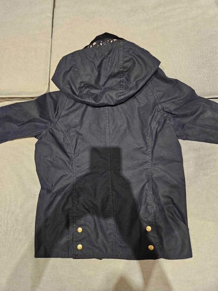 EUC Girls 8/9 Barbour Waxed Jacket - photo 4