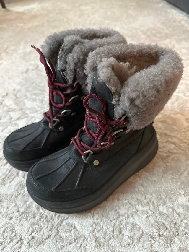 UGG Celiste Women's Snow Winter Boots. Size US 8. - photo 2