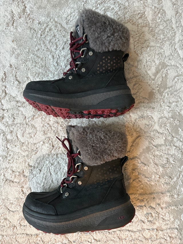UGG Celiste Women's Snow Winter Boots. Size US 8. - photo 3