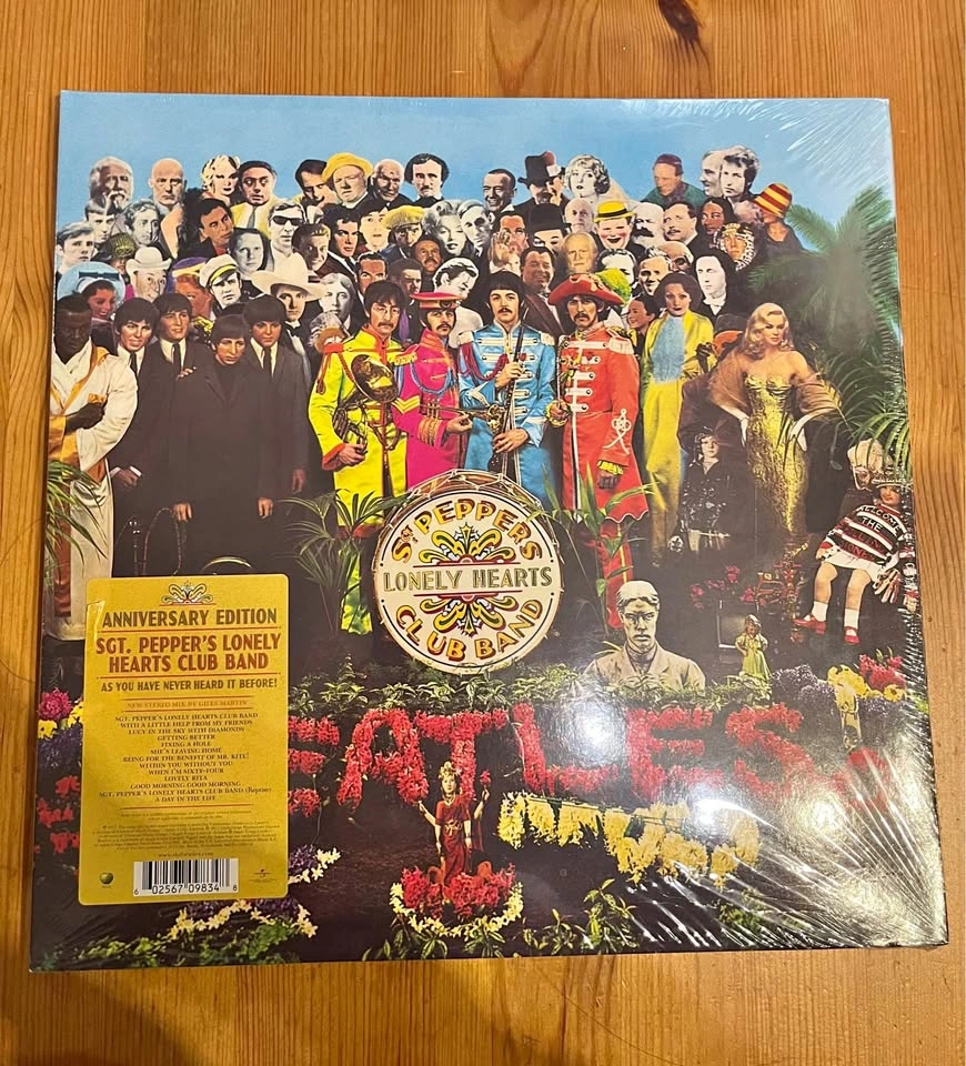 The Beatles Sgt Pepper's Lonely Hearts Club - Anniversary Editio