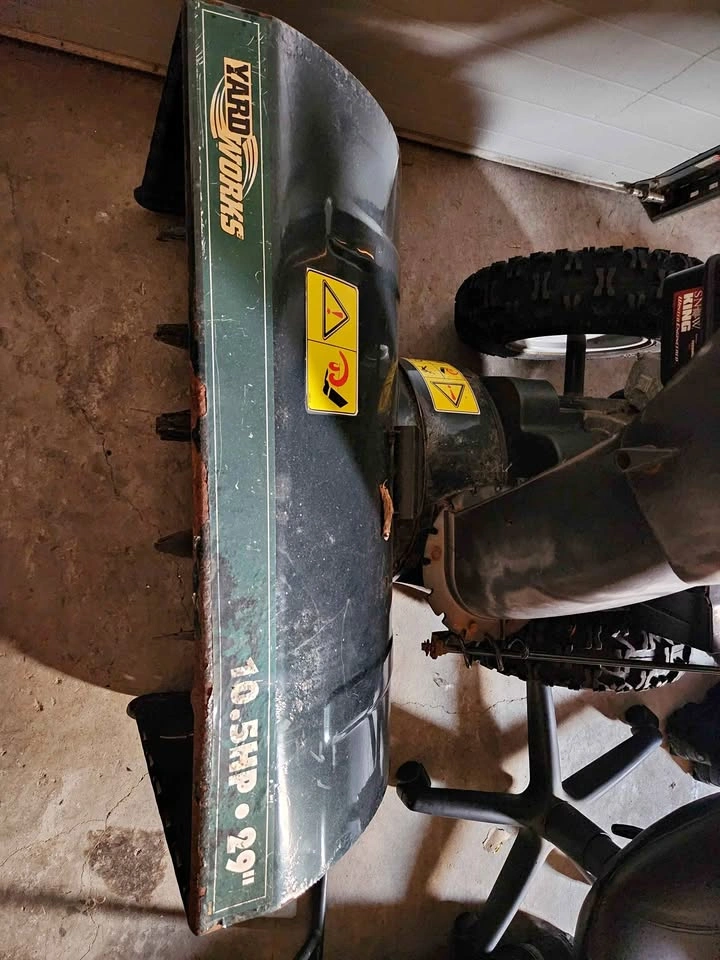 Yardworks Snowblower