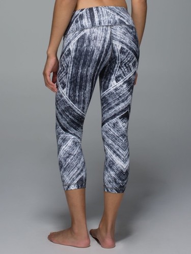 Lululemon Wunder Under Crop II in Heat Wave White/Black Size 8 - photo 2