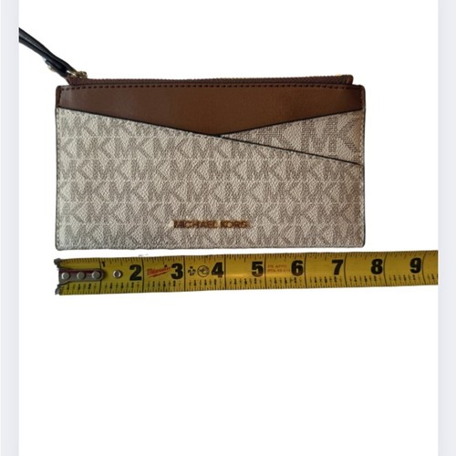 Michael Kors Jet Set Logo Slim Wristlet Vanilla – Like New - photo 3