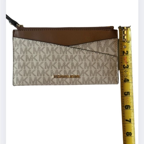 Michael Kors Jet Set Logo Slim Wristlet Vanilla – Like New - photo 4