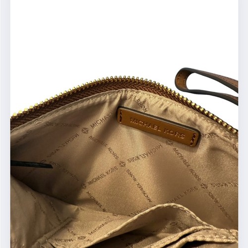 Michael Kors Jet Set Logo Slim Wristlet Vanilla – Like New - photo 5
