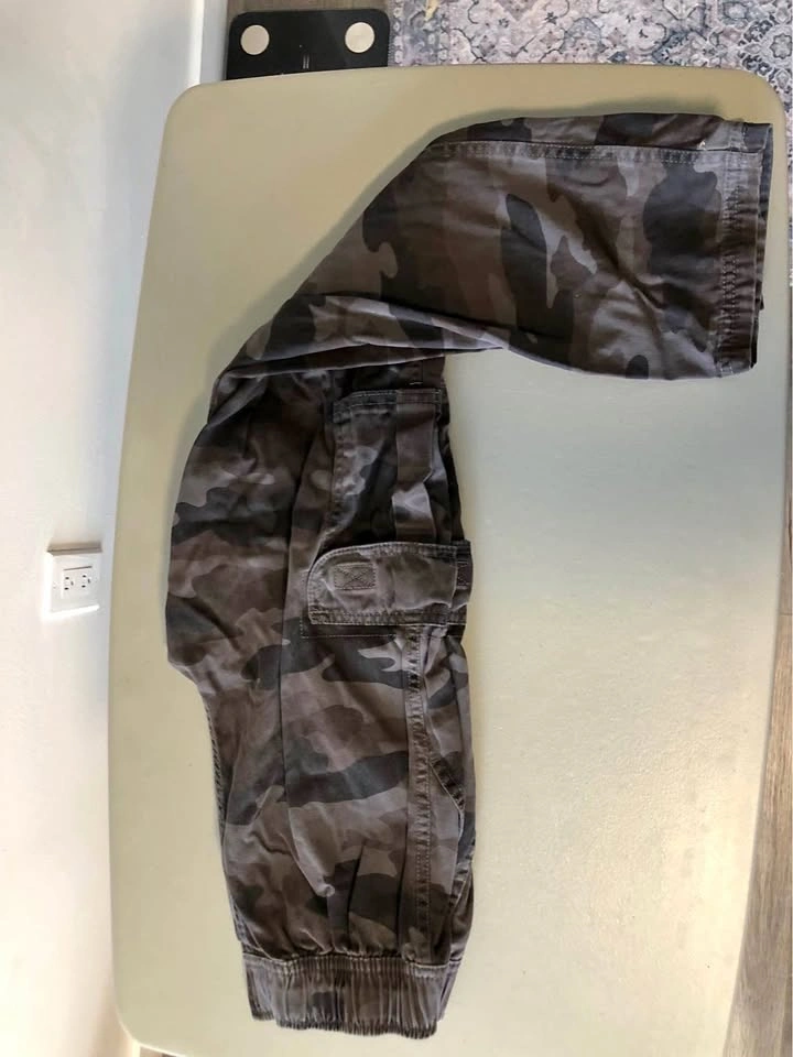 The Children's Place Camo Cargo Jogger Pants Size 10