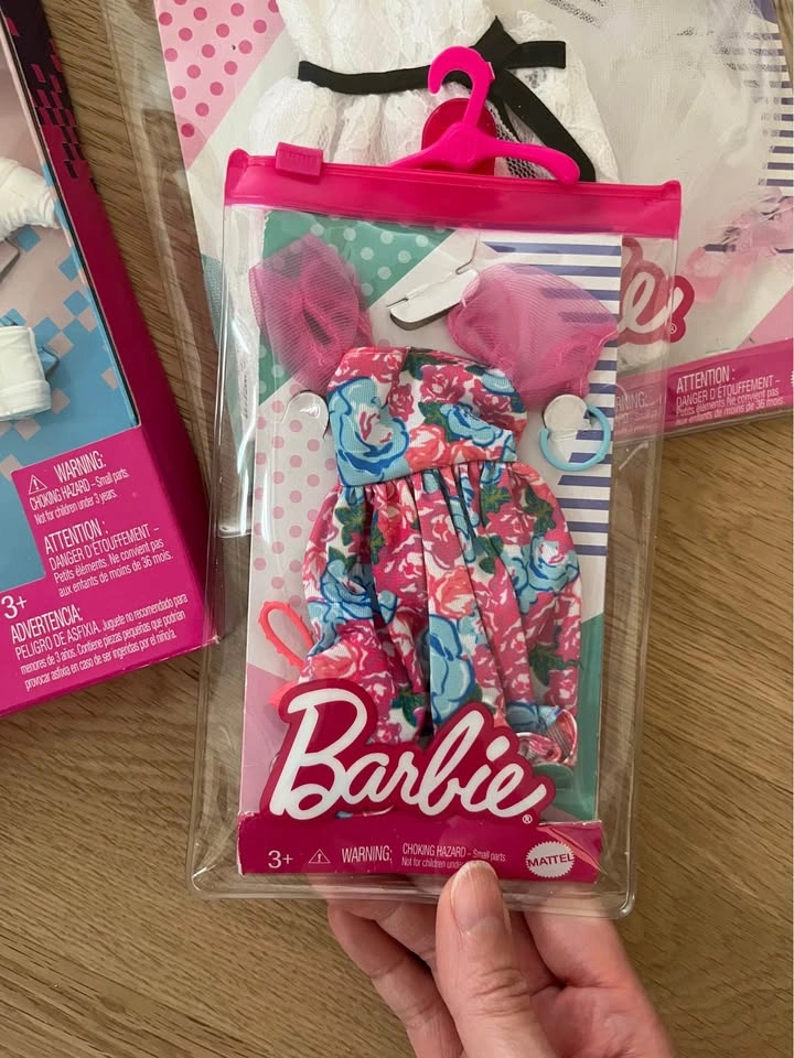 Entire Barbie and Olympic and wedding outfit LOT - photo 3
