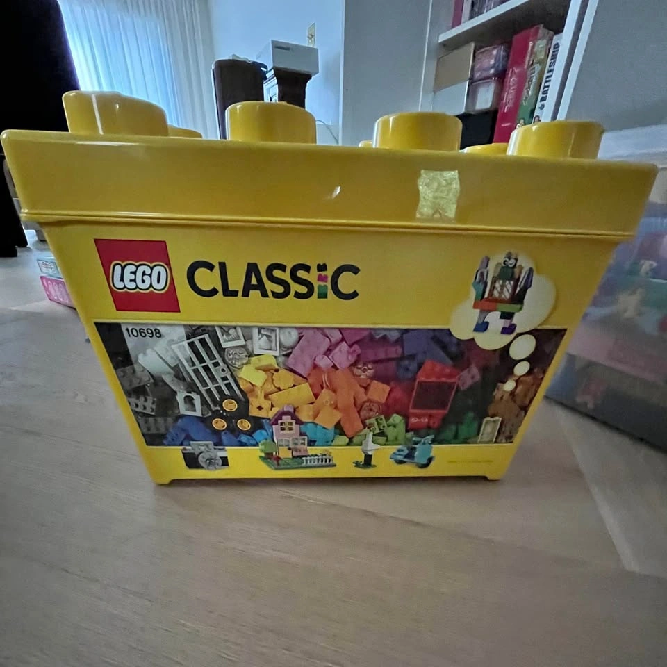 1800 pcs!! LEGO Classic 10698 and 11005 sets