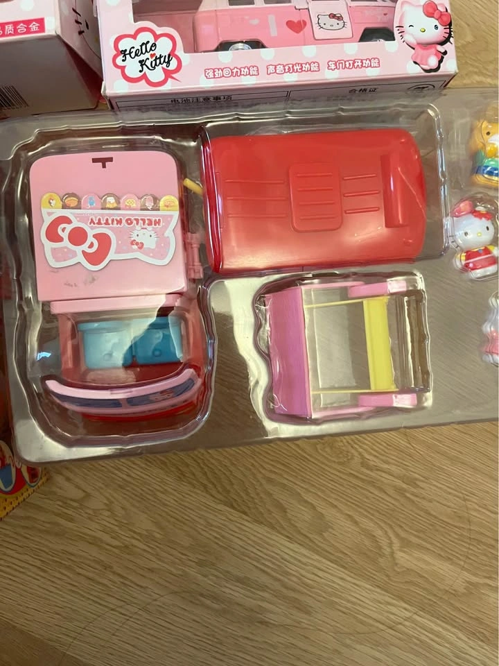 Hello Kitty Car/Camper and Cupcake Surprise Dolls Set - photo 2