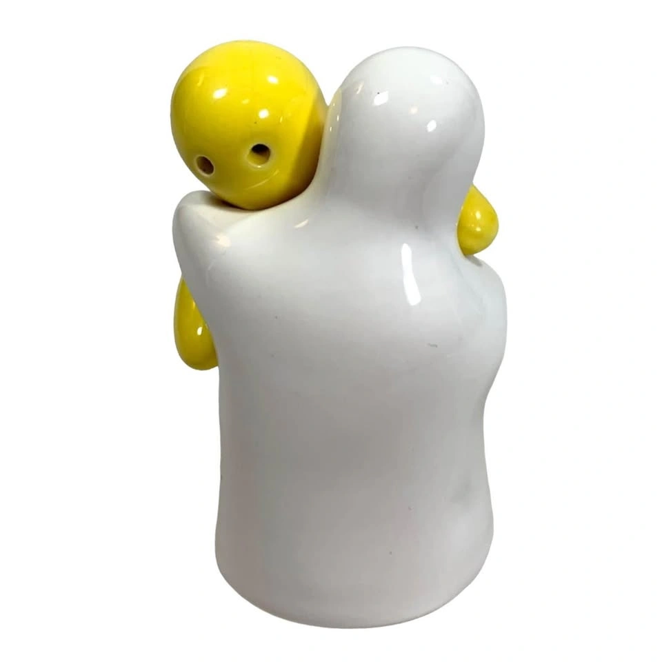 Vintage Yellow & White Ceramic Hugging Ghosts Salt and Pepper Sh - photo 3