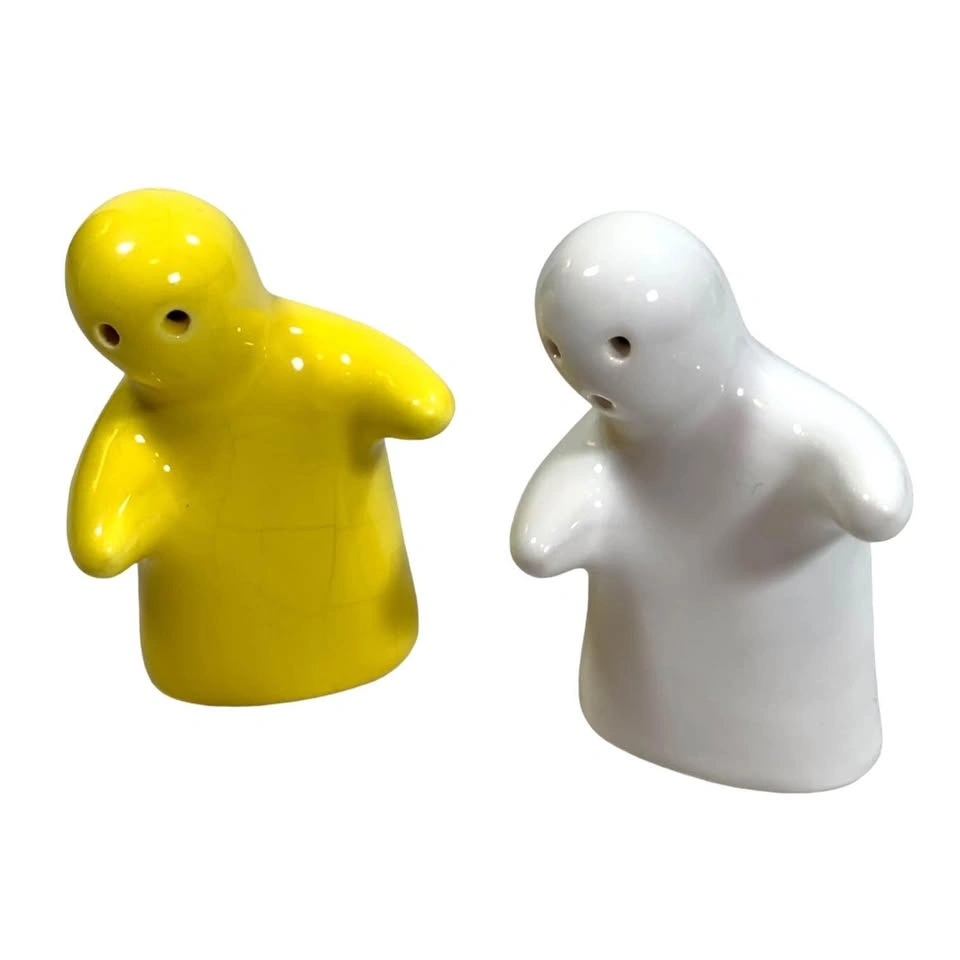 Vintage Yellow & White Ceramic Hugging Ghosts Salt and Pepper Sh - photo 4