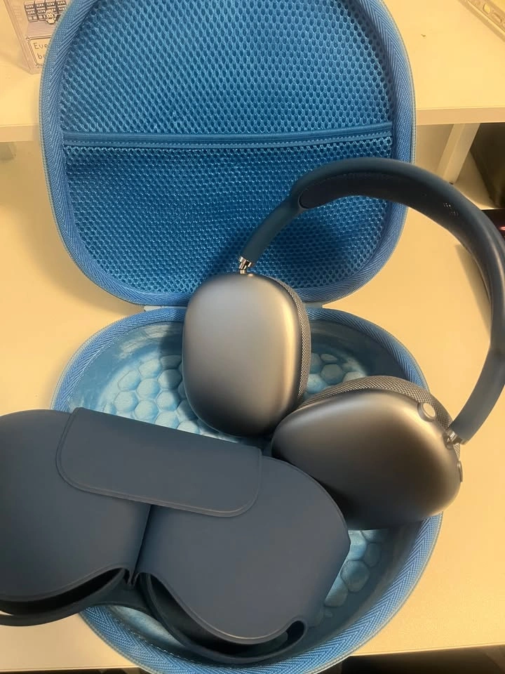 Authentic Apple AirPods Max (Blue) – Mint Condition