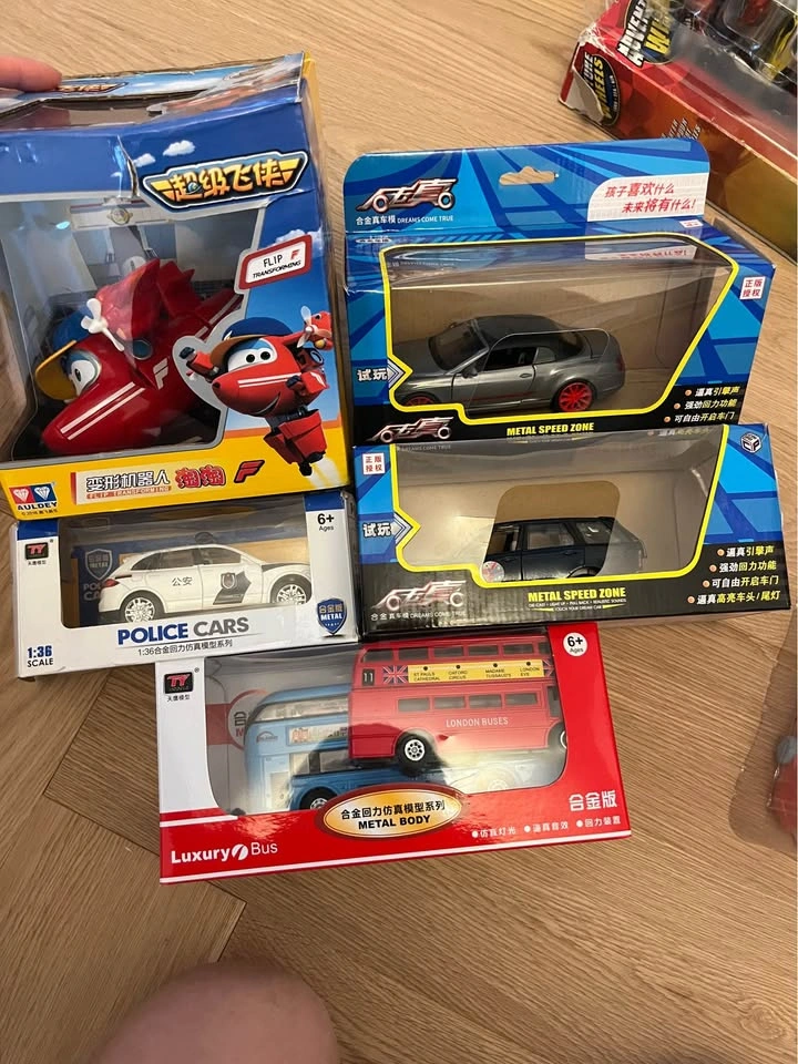 Adventure Wheels Transporter and MSZ Die-Cast Car Collection - photo 3