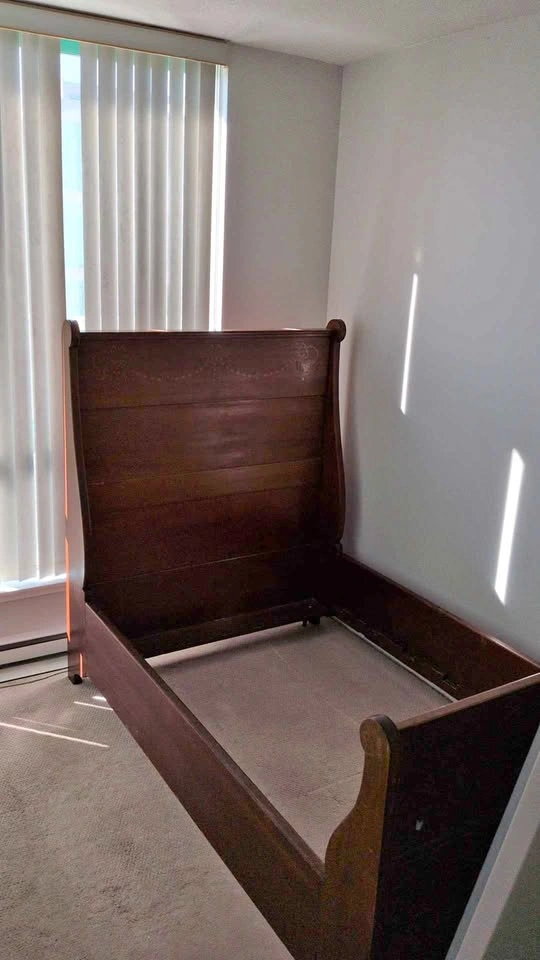 Vintage Twin XL Sleigh Bed