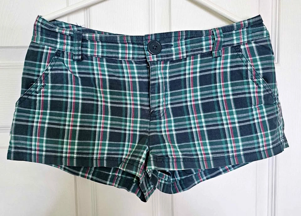 H&M DIVIDED Women's Green Plaid Checkered Cotton Shorts - Size 8
