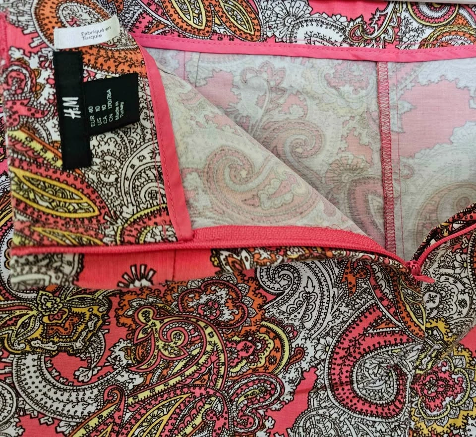 H&M Women's Pink Paisley Printed Stretch Cotton Shorts - Size 10 - photo 4