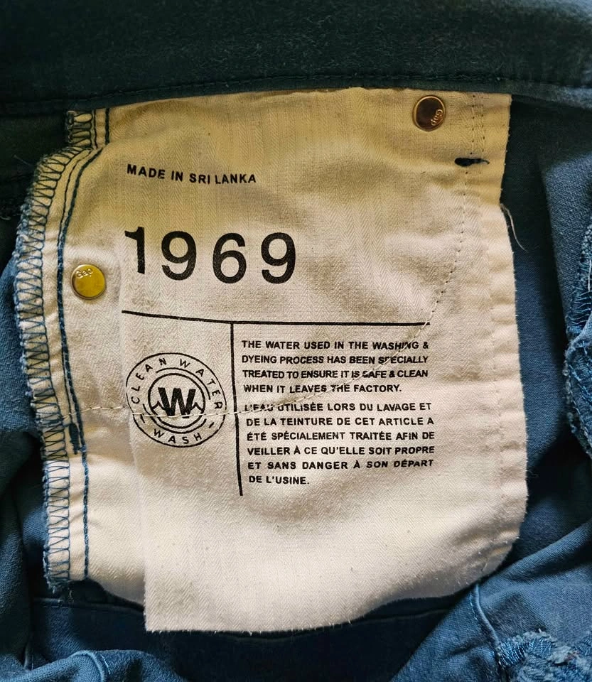 GAP 1969 Women's Dark Teal Blue Denim Cuffed Shorts - Size 26 - photo 3