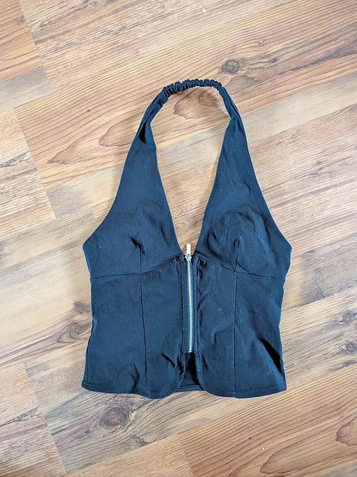 🏈Urban Heritage Black Front-Zip Halter Top in like new condition
