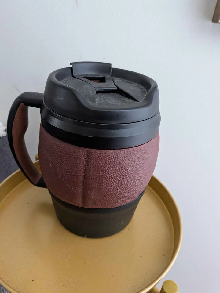 🏈52 oz Football Travel Mug - photo 2