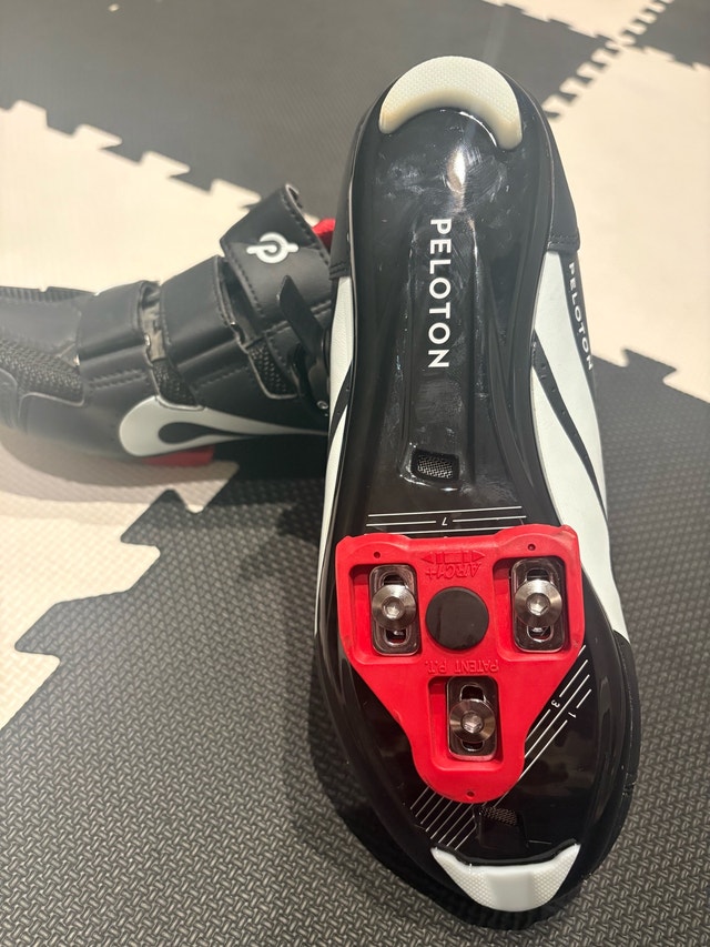 Peloton Shoes size 8-8.5 euro 30 - photo 2