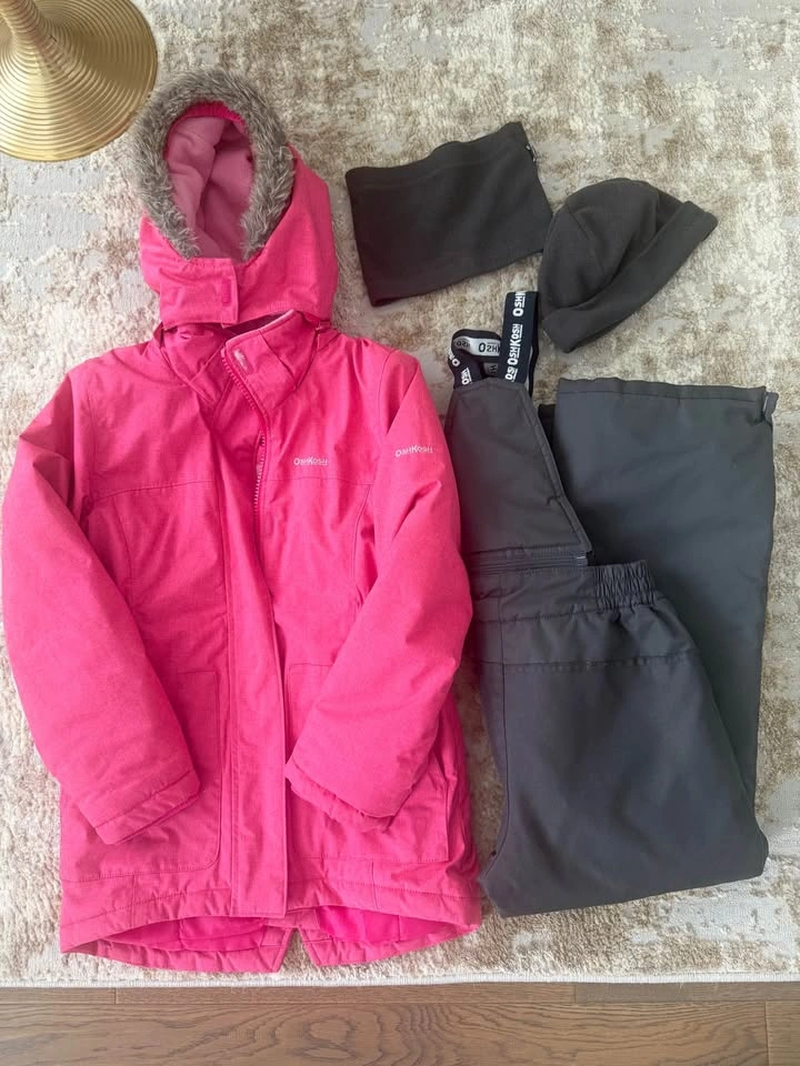 OshKosh B'gosh 4 pc Girls Snowsuit. Size 10. Pick up in Pickerin