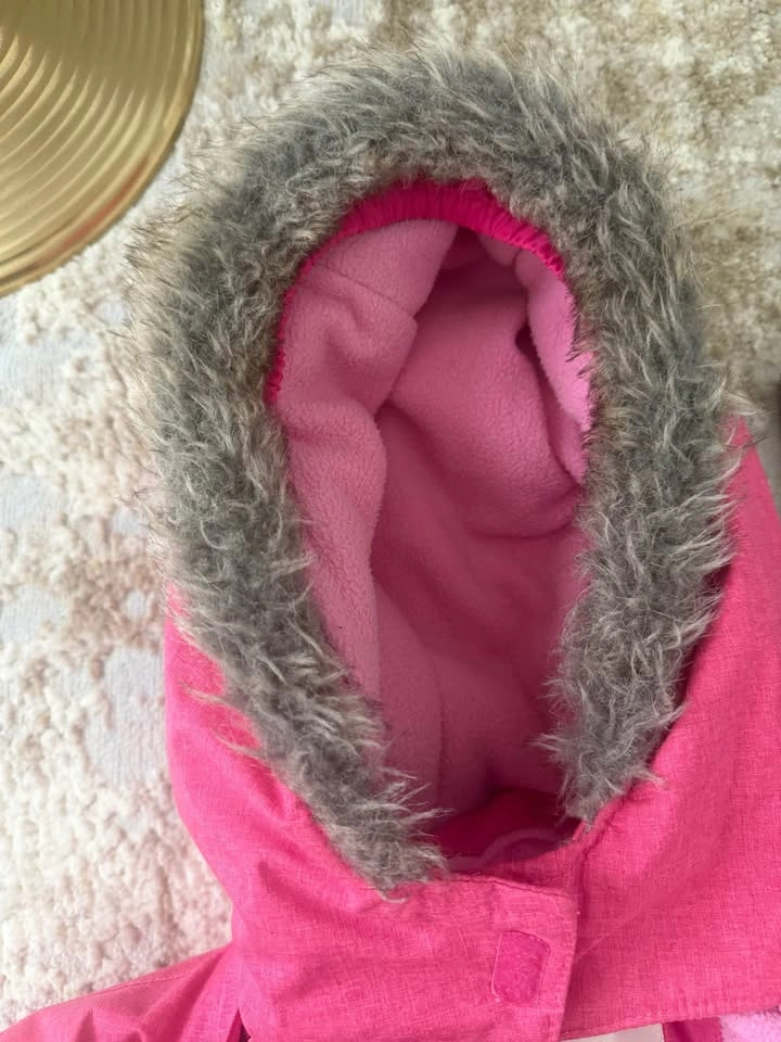 OshKosh B'gosh 4 pc Girls Snowsuit. Size 10. Pick up in Pickerin - photo 4