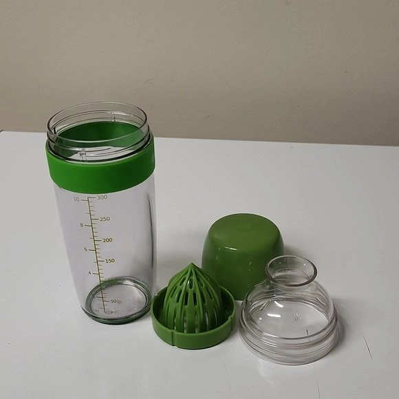 2 IN 1 Kitchendao Salad Dressing Shaker with Citrus Juicer - photo 3