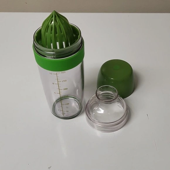 2 IN 1 Kitchendao Salad Dressing Shaker with Citrus Juicer - photo 5