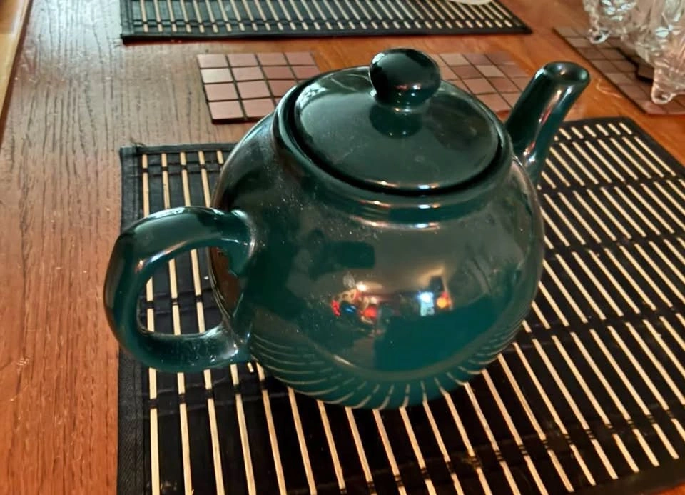 Tea pot