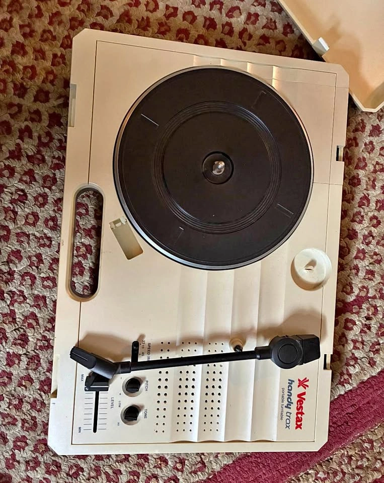 Vestax Handy Trax Portable Record Player w/built in speaker