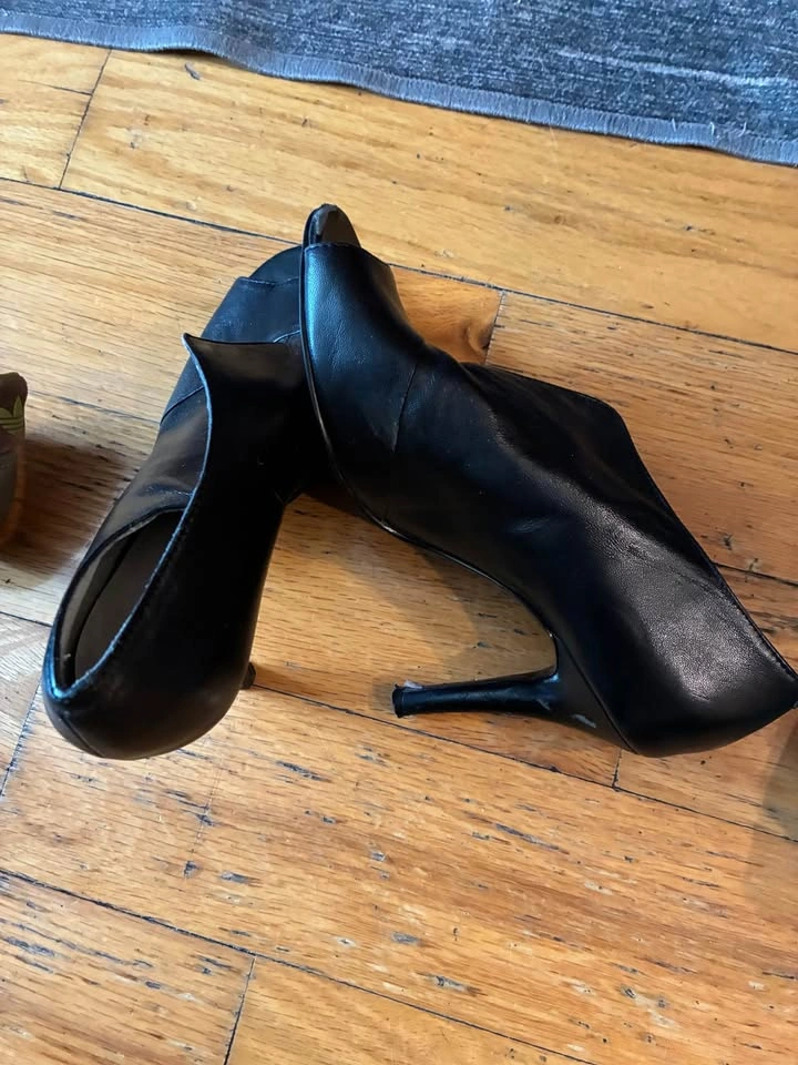 Women’s Nine West Booties 8.5 womens - photo 2