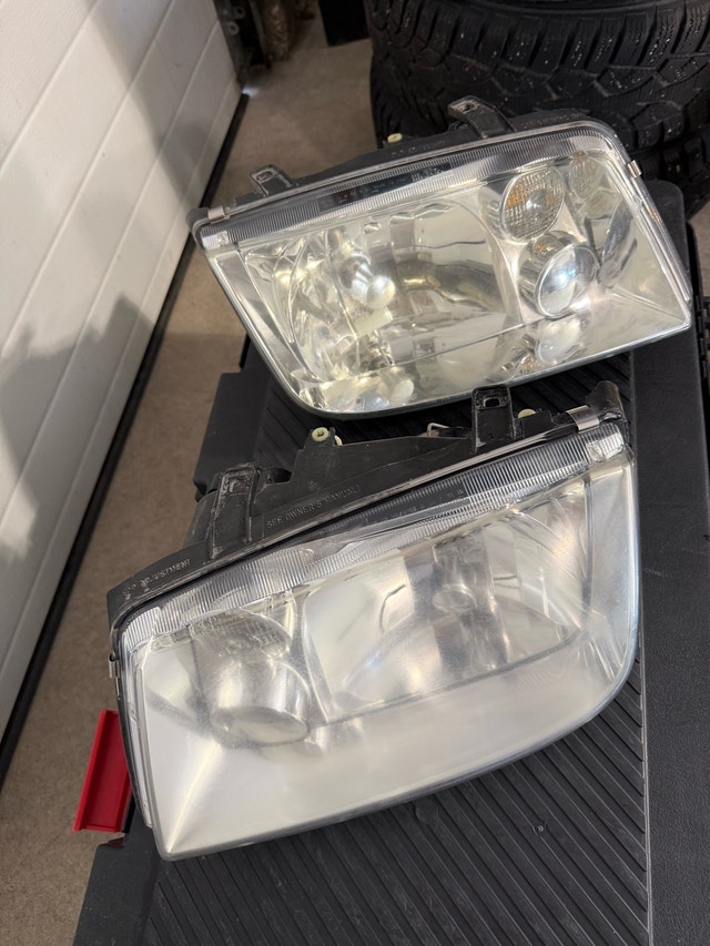 Set of Jetta MK4 headlights - good condition