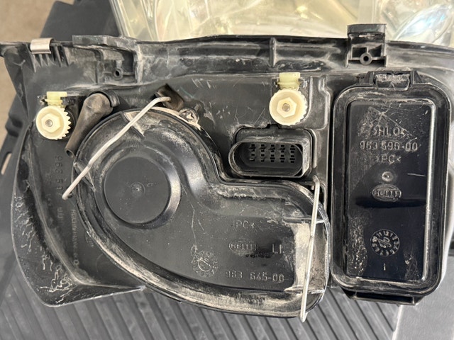 Set of Jetta MK4 headlights - good condition - photo 2
