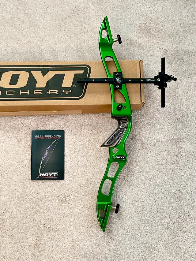 HOYT ARCHERY SET image indicator(3)