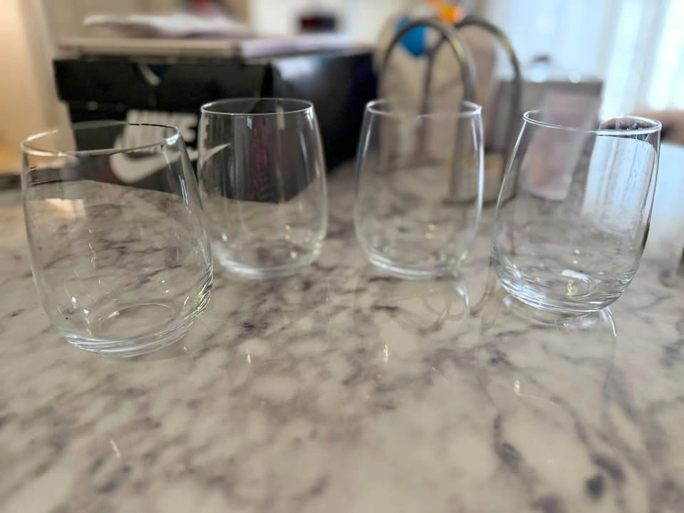 Set of 4 Clear Stemless Wine Glasses / Water Tumblers