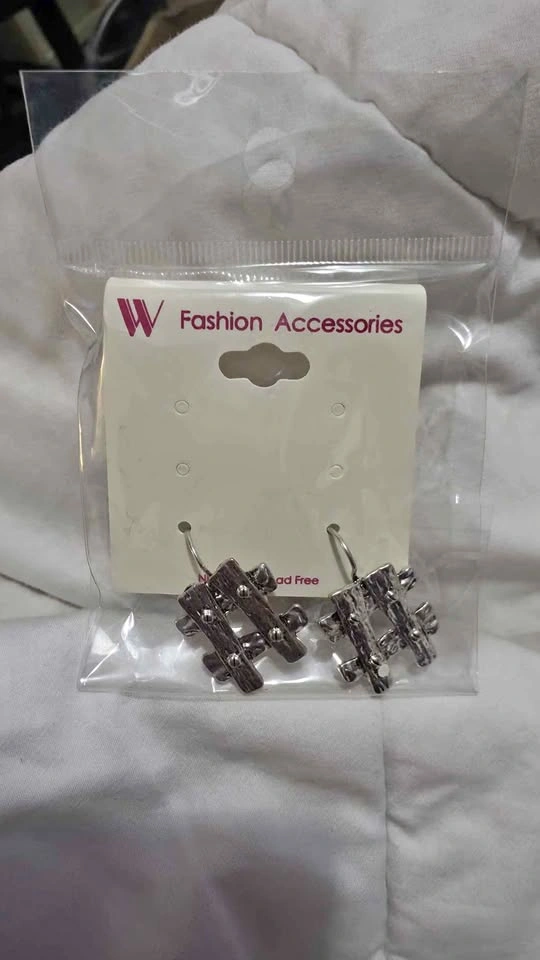 🏈 Silver-Tone Sledge or Hashtag Earrings