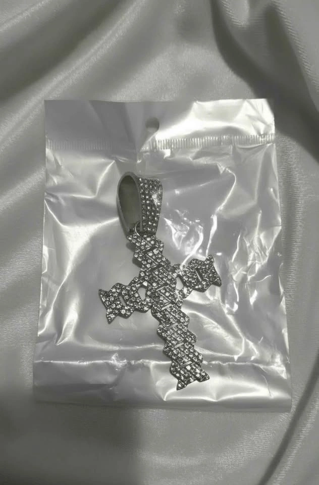 🏈 Silver-Tone Pavé Cross Pendant - photo 2