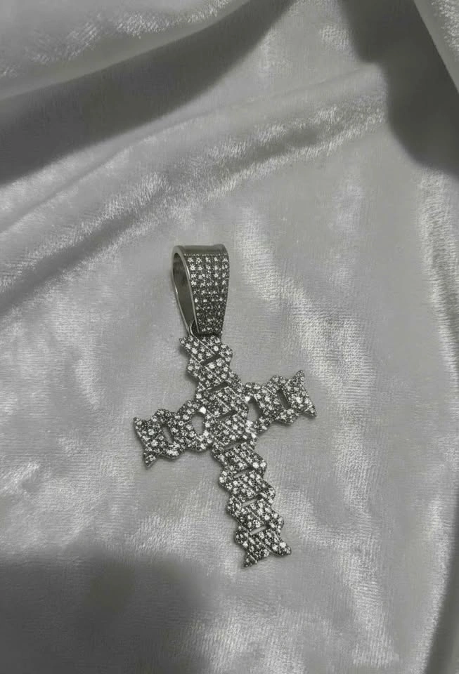 🏈 Silver-Tone Pavé Cross Pendant - photo 3