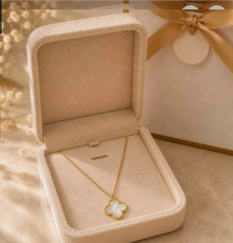 🏈 Stainless Steel Clover Pendant Necklace - photo 2