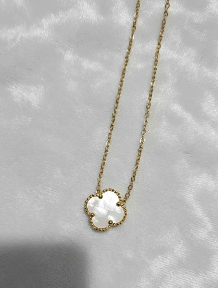 🏈 Stainless Steel Clover Pendant Necklace - photo 4