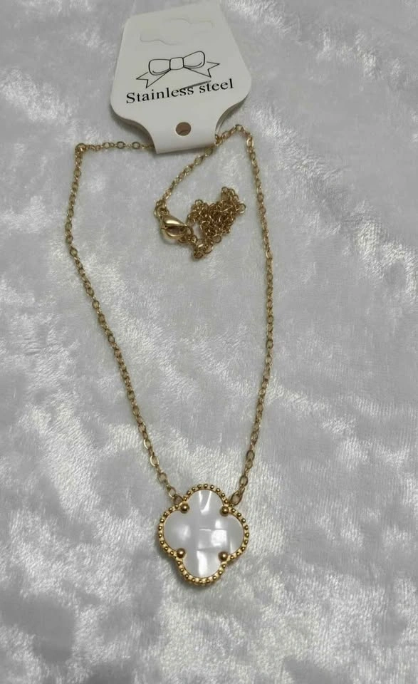 🏈 Stainless Steel Clover Pendant Necklace - photo 5