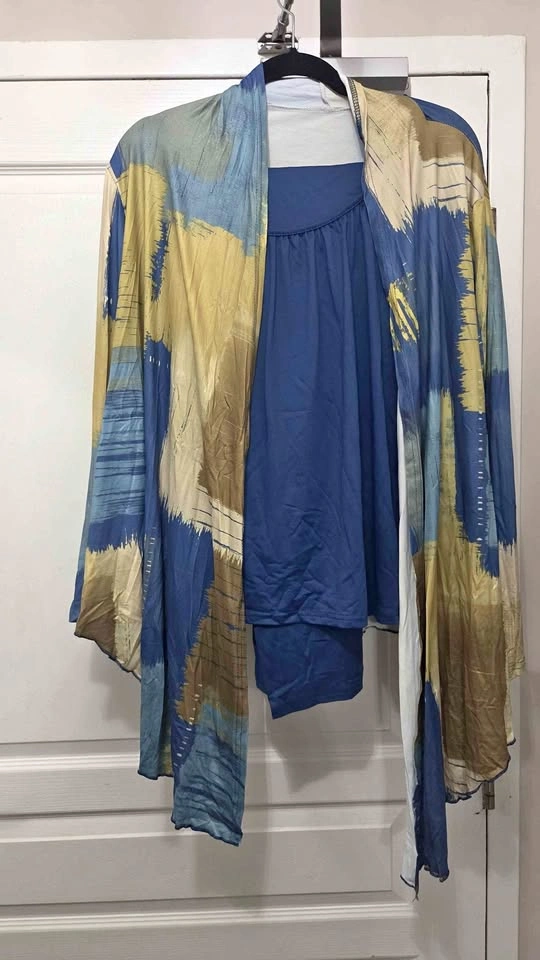 🏈  3-Piece Blue and Patterned Loungewear Set. Size XL/1XL