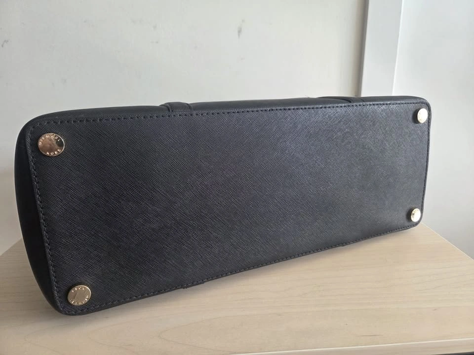 Michael Kors Black Tote - photo 4